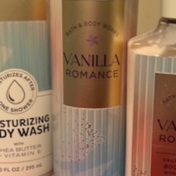 Bath & Body Works Vanilla Romance Bundle *NEW* - Picture 3 of 7